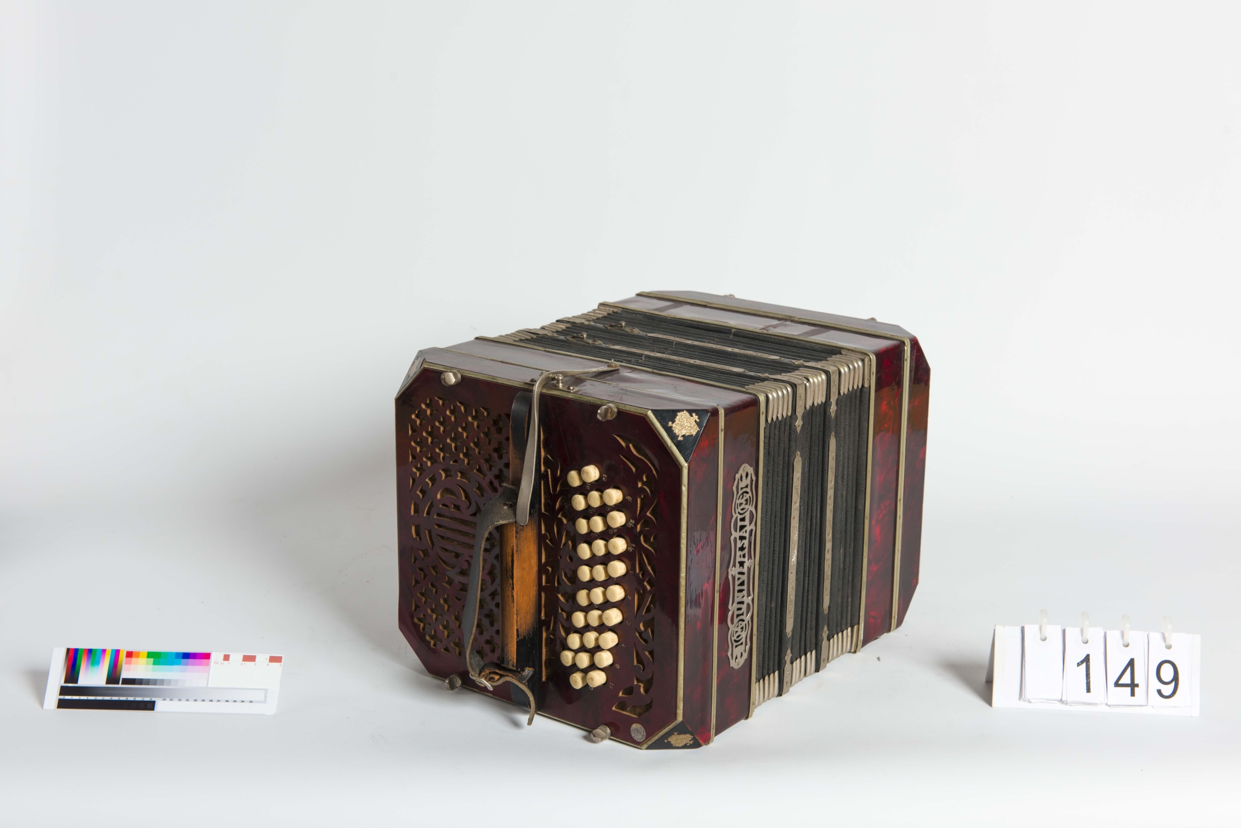 149 UNIVERSAL (KLINGENTHAL) CONCERTINA Museo della Fisarmonica